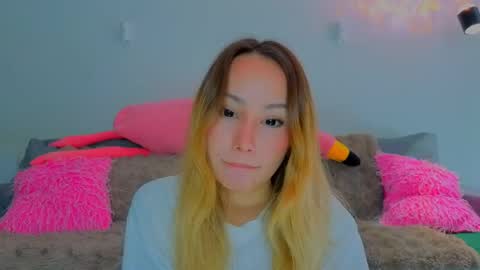 Snapshot of strawberrypie99 chatting on 14, 5, 2026 Tati and Lola online show from 14, 5, 2026