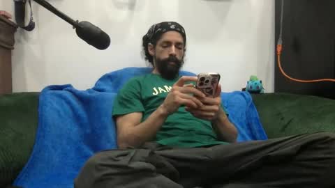 Snapshot of stringin69 chatting on 27, 4, 2026 stringin69 online show from 27, 4, 2026