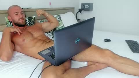 Snapshot of strong_arni chatting on 17, 1, 2025 Strong Arni online show from 17, 1, 2025