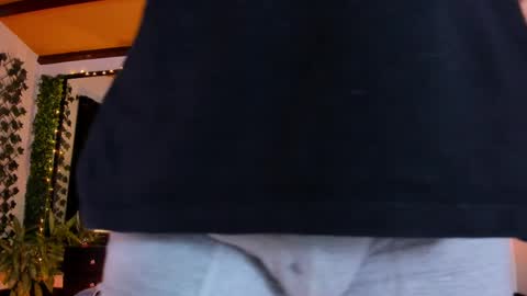Snapshot of strosa_ chatting on 1, 3, 2025 strosa_ online show from 1, 3, 2025