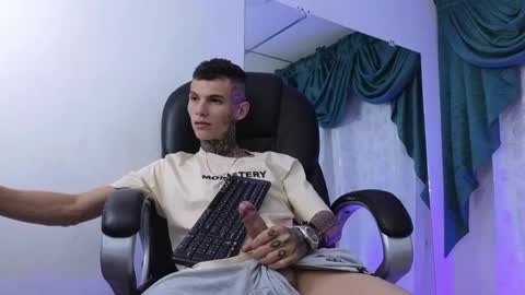 Snapshot of stuart_boy_ chatting on 11, 1, 2025 stuart_boy_ online show from 11, 1, 2025