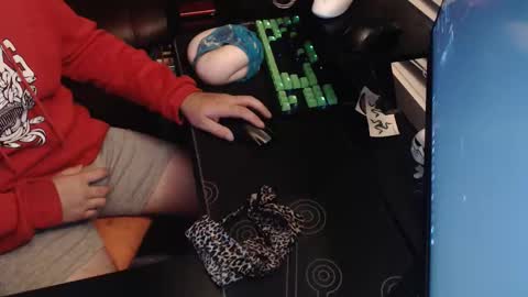 stud69861714 online show from 27, 10, 2025