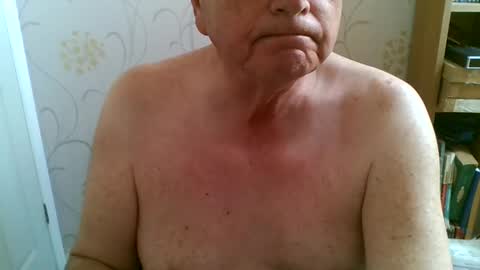 Snapshot of suffolkboy4 chatting on 13, 5, 2026 suffolkboy4 online show from 13, 5, 2026