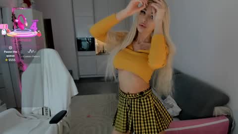 Snapshot of sugar_rainbow chatting on 27, 10, 2025 Kinga online show from 27, 10, 2025