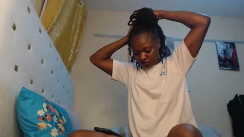 Snapshot of sugarlips_05 chatting on 18, 12, 2025 sugar online show from 18, 12, 2025