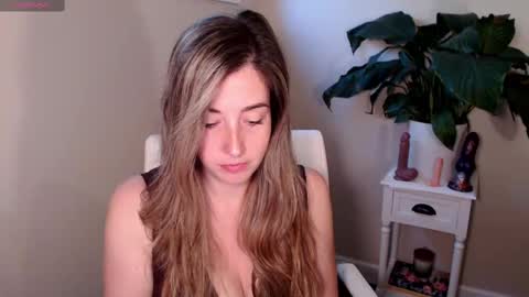 Snapshot of suggestivebehavior chatting on 7, 10, 2025 Mia online show from 7, 10, 2025