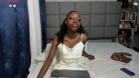 Snapshot of suhaila_suu chatting on 28, 11, 2025 suhaila_suu online show from 28, 11, 2025