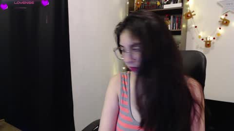Snapshot of sunflower_uwu chatting on 28, 12, 2024  violetta  online show from 28, 12, 2024