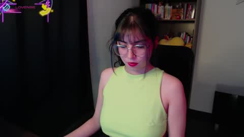 Snapshot of sunflower_uwu chatting on 24, 10, 2025  violetta  online show from 24, 10, 2025