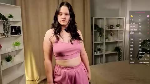 Snapshot of sunnivagaillard chatting on 29, 11, 2025 Kiki online show from 29, 11, 2025