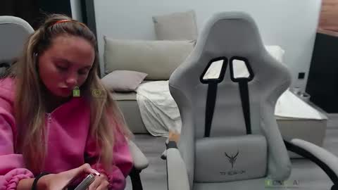 Alice and Sergey online show from 23, 9, 2025