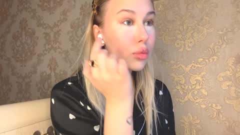 Hello My name is Mary nice to meet you  Telegram cuuutekitten online show from 21, 12, 2025