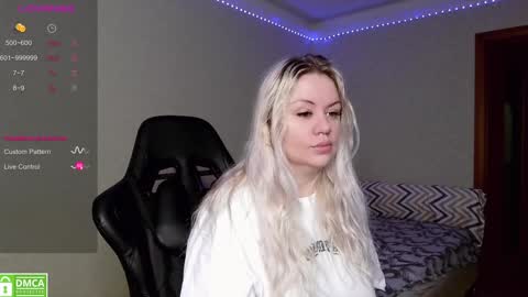 Snapshot of sunny_mood chatting on 5, 1, 2025 sunny mood online show from 5, 1, 2025