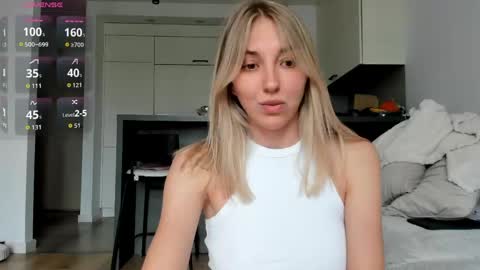 Snapshot of sunny_rina chatting on 8, 5, 2026 Rina online show from 8, 5, 2026