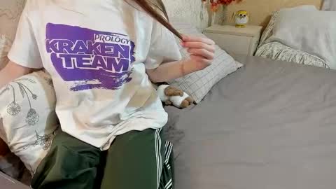 Snapshot of sunnyjoys chatting on 12, 11, 2025 Alina Streams Mon to Fri online show from 12, 11, 2025