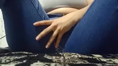 Annie online show from 22, 4, 2026