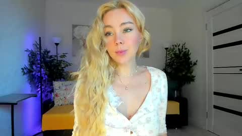 Snapshot of super_peach chatting on 7, 6, 2026 Jenn online show from 7, 6, 2026