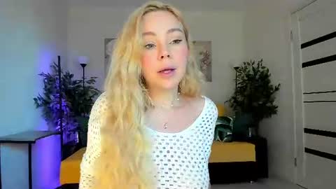 Snapshot of super_peach chatting on 10, 6, 2026 Jenn online show from 10, 6, 2026