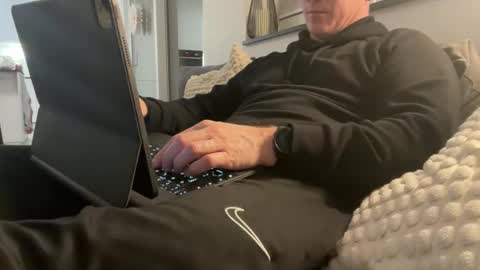 Snapshot of surfstar81 chatting on 12, 1, 2026 surfstar81 online show from 12, 1, 2026