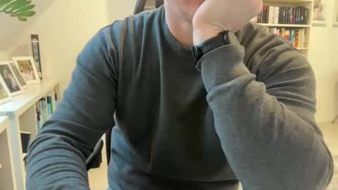 Snapshot of surfstar81 chatting on 15, 1, 2026 surfstar81 online show from 15, 1, 2026