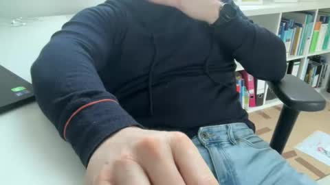 Snapshot of surfstar81 chatting on 4, 2, 2026 surfstar81 online show from 4, 2, 2026