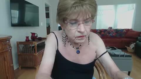 Snapshot of susanandlisa chatting on 16, 4, 2026 sexualsusan online show from 16, 4, 2026