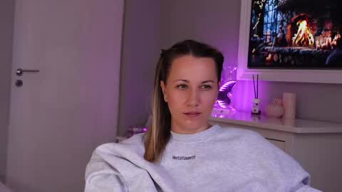 Snapshot of susanjewel chatting on 10, 11, 2025 SusanJewel online show from 10, 11, 2025