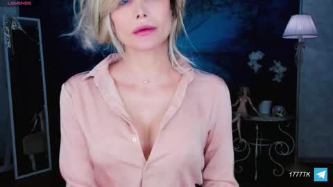 Snapshot of susannawallace chatting on 26, 2, 2026 InaraSerra online show from 26, 2, 2026