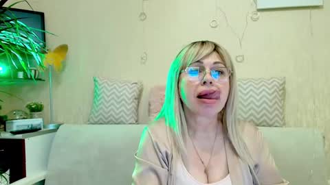 Snapshot of susienoreen chatting on 7, 3, 2025 SusieNoreen online show from 7, 3, 2025