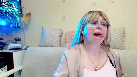 Snapshot of susienoreen chatting on 7, 3, 2025 SusieNoreen online show from 7, 3, 2025