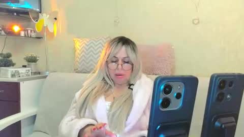 Snapshot of susienoreen chatting on 25, 10, 2025 SusieNoreen online show from 25, 10, 2025