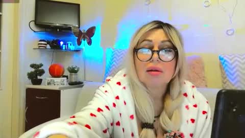 Snapshot of susienoreen chatting on 8, 11, 2025 SusieNoreen online show from 8, 11, 2025