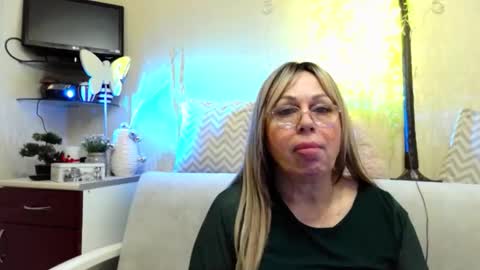 Snapshot of susiexnoreen chatting on 17, 4, 2026 SusiexNoreen online show from 17, 4, 2026