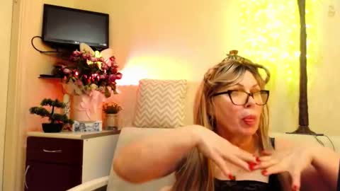 Snapshot of susiexnoreen chatting on 23, 5, 2026 SusiexNoreen online show from 23, 5, 2026