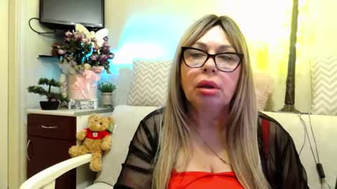 Snapshot of susiexnoreen chatting on 25, 5, 2026 SusiexNoreen online show from 25, 5, 2026