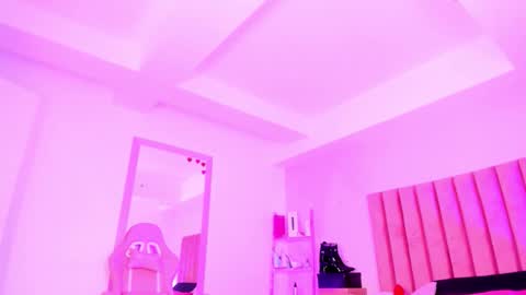 Snapshot of sussan_nicolle1 chatting on 20, 10, 2025 Sussan Nicole online show from 20, 10, 2025