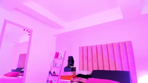 Snapshot of sussan_nicolle1 chatting on 4, 11, 2025 Sussan Nicole online show from 4, 11, 2025