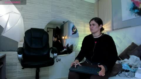Snapshot of sussy__stone chatting on 17, 4, 2026 online show from 17, 4, 2026
