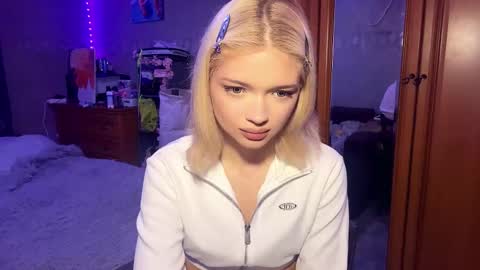 Snapshot of suzannabarmes chatting on 13, 5, 2026 Stacy online show from 13, 5, 2026