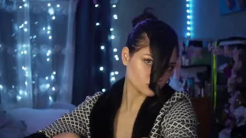 Snapshot of suzannabarmes chatting on 27, 5, 2026 Stacy online show from 27, 5, 2026