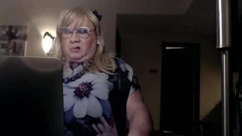 Snapshot of suzannebanci chatting on 28, 2, 2025 My name is Sissy or more fully Suzanna Aprilia Maria Mariquita Catarina Chinita Banci. Soy una puta - que chimba ladybug online show from 28, 2, 2025