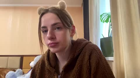Snapshot of suzannetigerino chatting on 18, 4, 2026 Emila online show from 18, 4, 2026