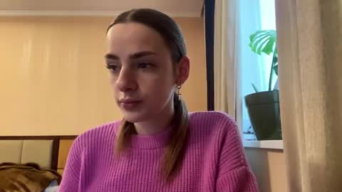 Snapshot of suzannetigerino chatting on 19, 4, 2026 Emila online show from 19, 4, 2026