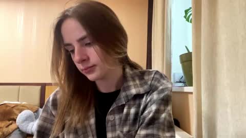Snapshot of suzannetigerino chatting on 20, 4, 2026 Emila online show from 20, 4, 2026