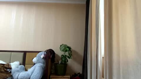 Snapshot of suzannetigerino chatting on 23, 4, 2026 Emila online show from 23, 4, 2026