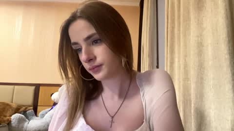 Snapshot of suzannetigerino chatting on 28, 4, 2026 Emila online show from 28, 4, 2026