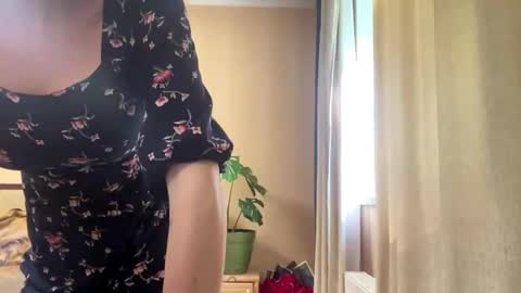 Snapshot of suzannetigerino chatting on 5, 5, 2026 Emila online show from 5, 5, 2026