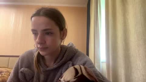 Snapshot of suzannetigerino chatting on 6, 5, 2026 Emila online show from 6, 5, 2026