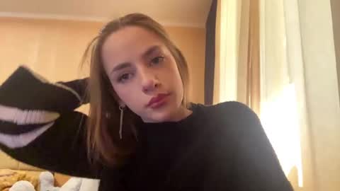 Snapshot of suzannetigerino chatting on 15, 5, 2026 Emila online show from 15, 5, 2026