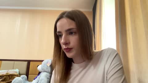 Snapshot of suzannetigerino chatting on 20, 5, 2026 Emila online show from 20, 5, 2026